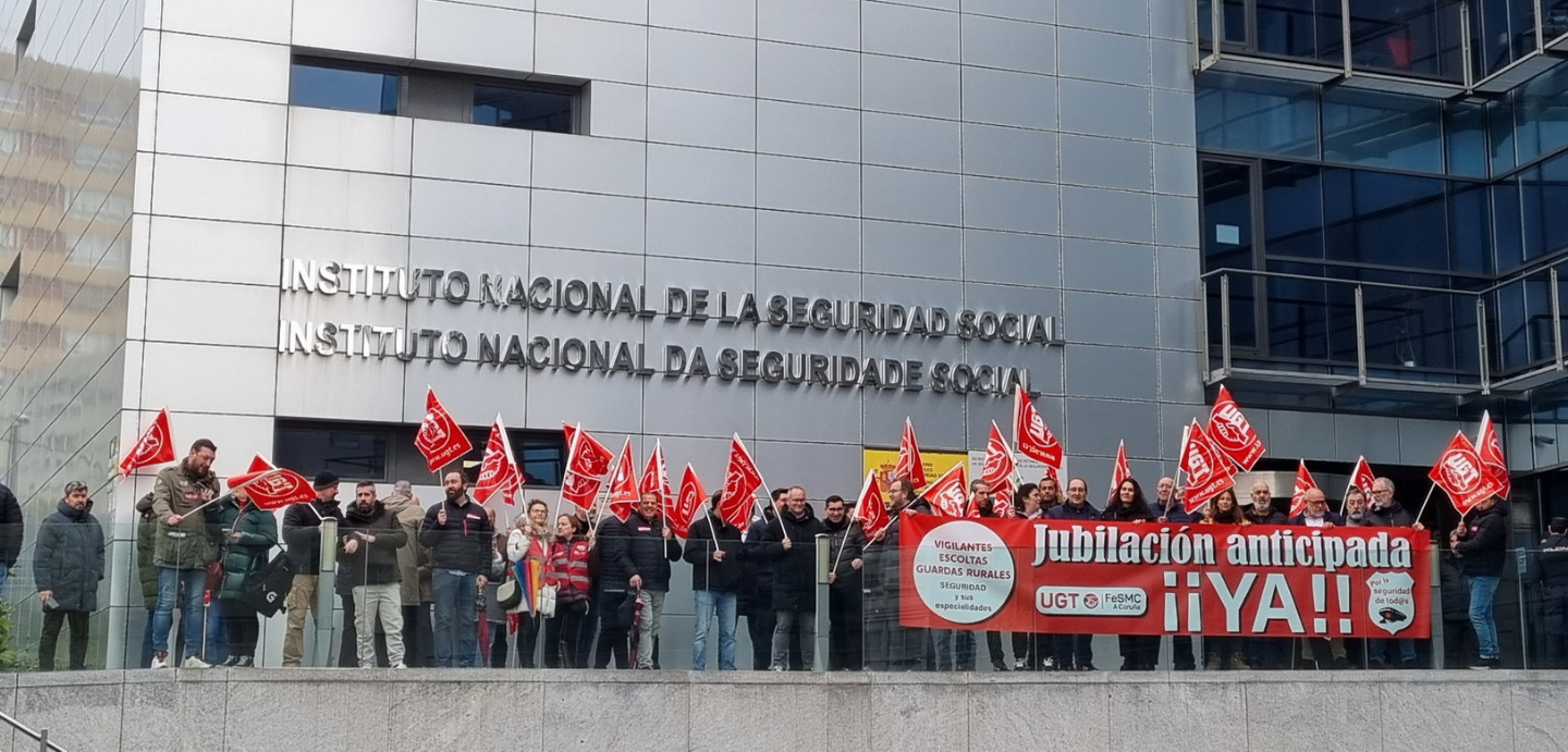 Concentración diante do INSS na Coruña
