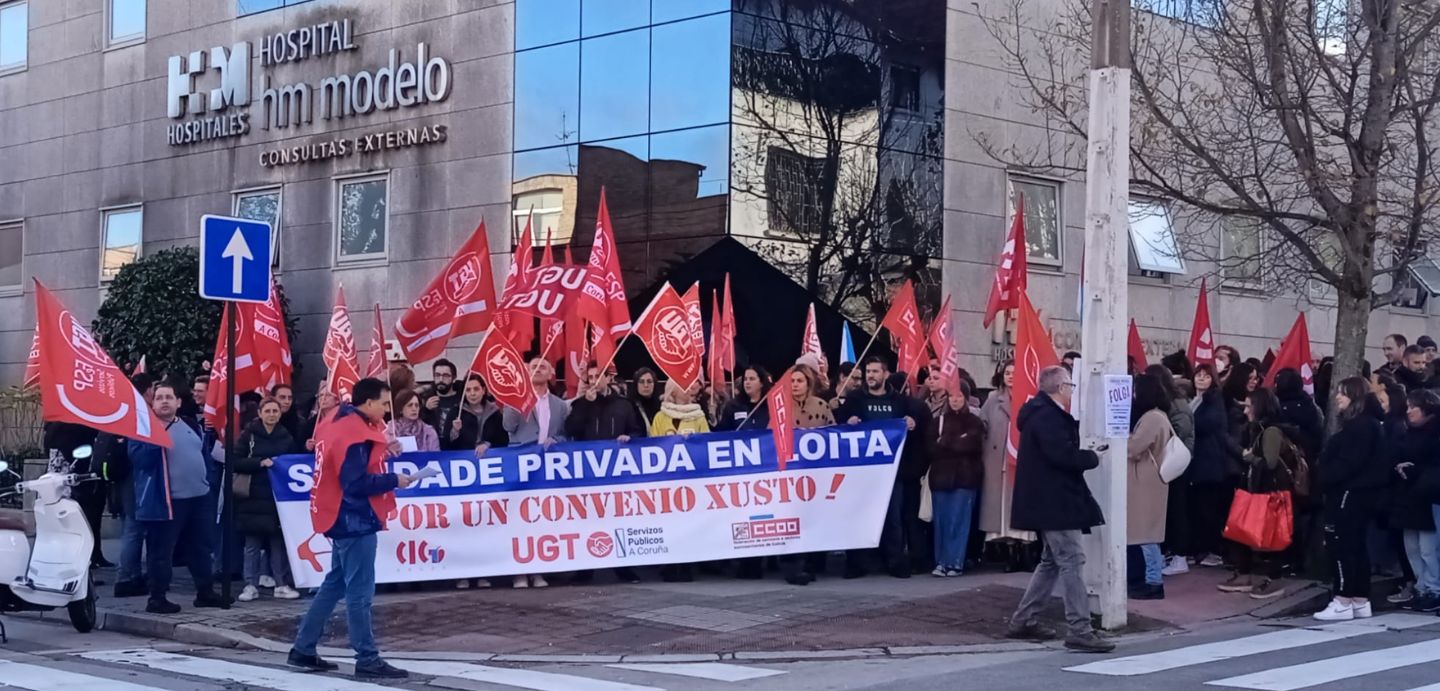 Manifestación diante do HM Modelo da Coruña