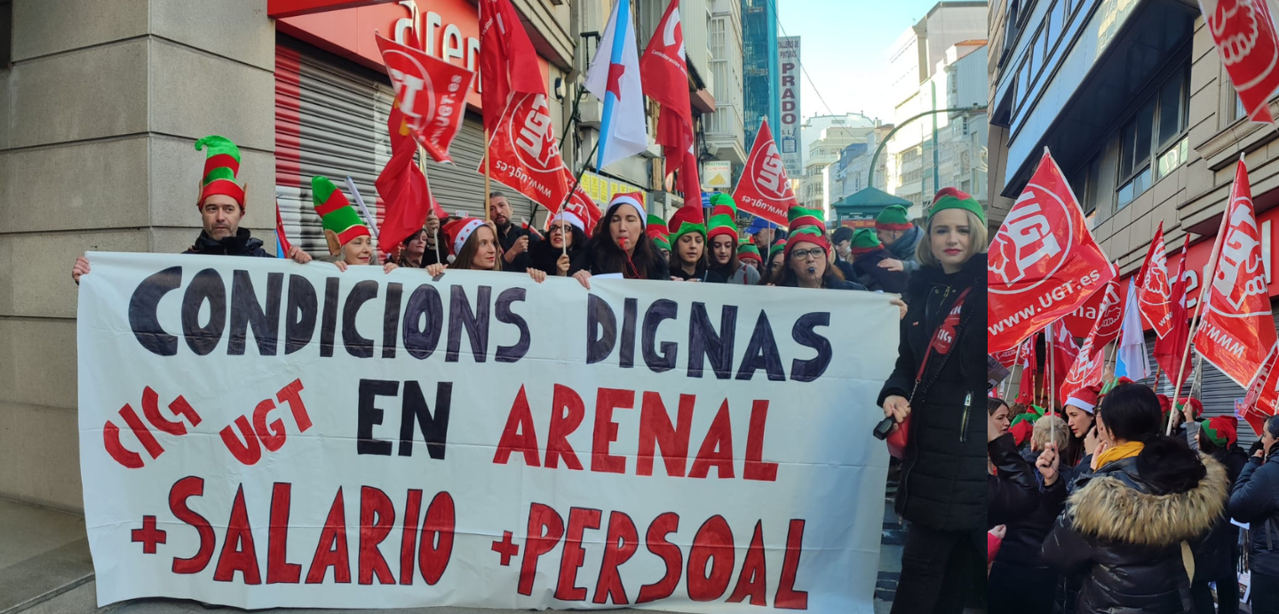 Concentración diante da tenda de Arenal no centro da cidade