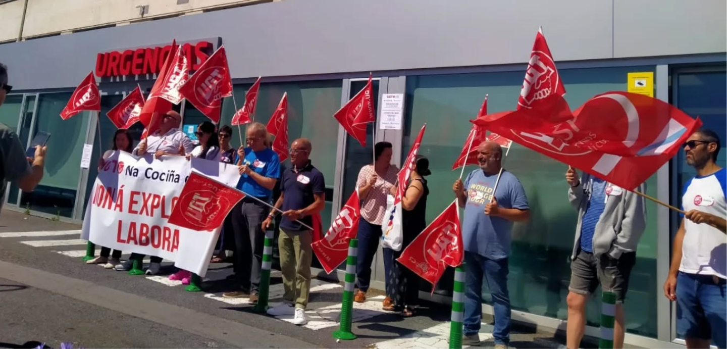 Imaxe da concentración realizada en xullo diante do Quirón Salud na Coruña