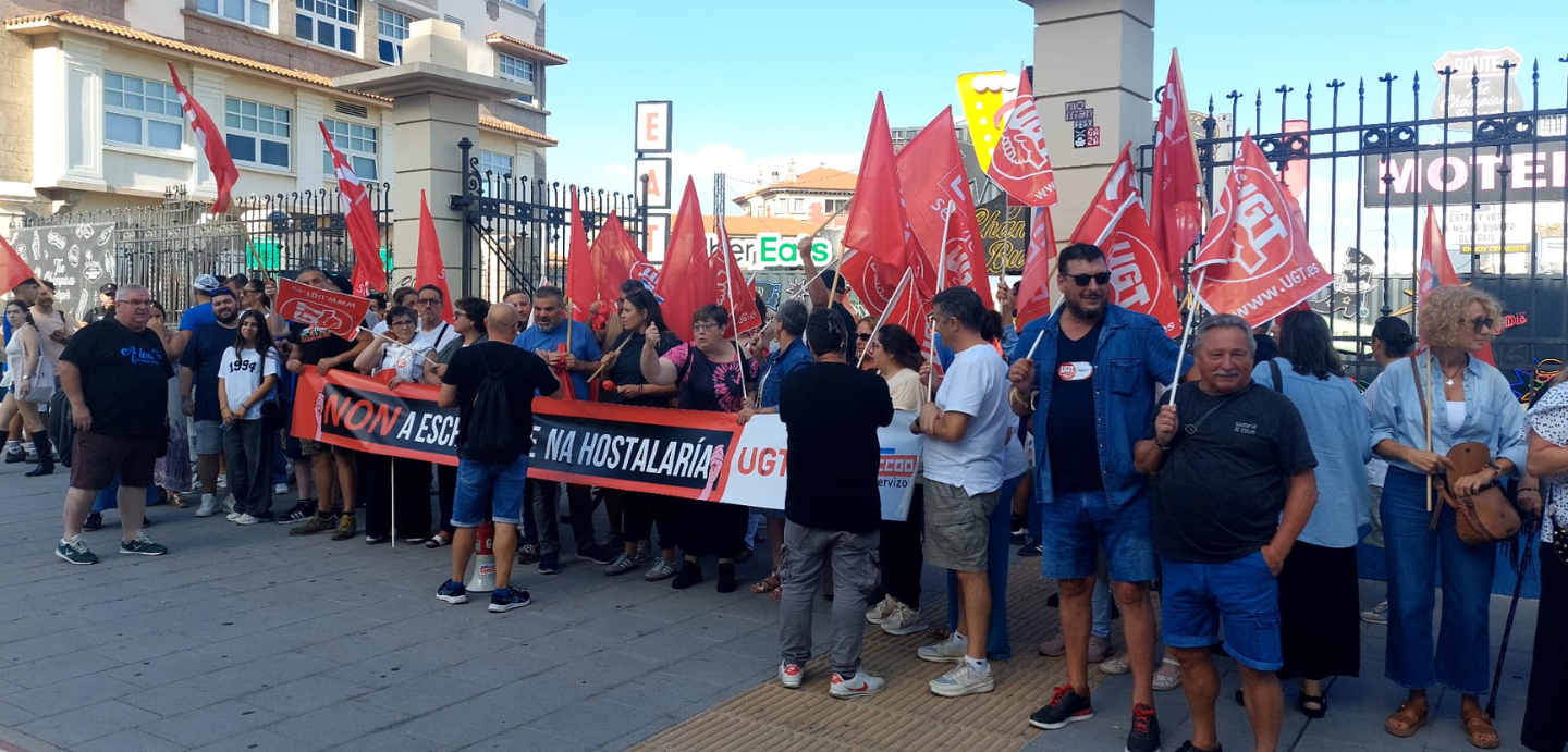 Concentración no Peirao Calvo Sotelo da Coruña.