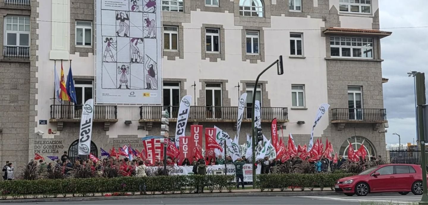 Concentración diante da Delegación do Goberno na Coruña