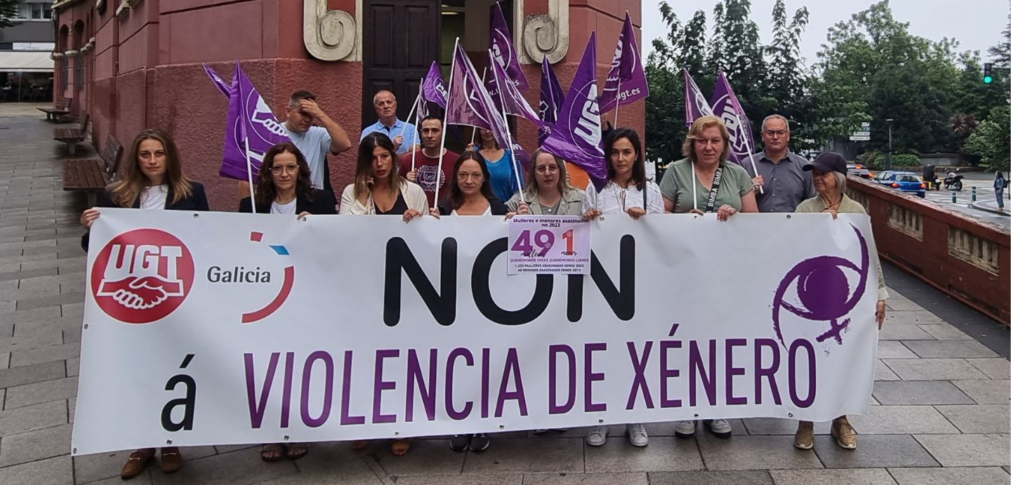 Imaxe da concentración diante da Sede de UGT Coruña